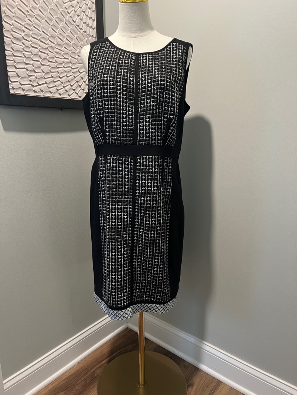 Ivanka Trump Black & White Sleeveless Sheath Dress